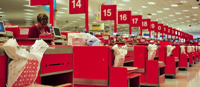E-Commerce vs Retail